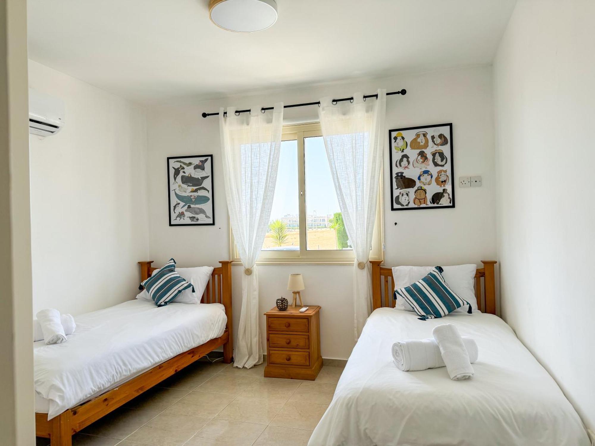 Royal-Seacrest Oasis, Pool-Side Apartamento Pafos Exterior foto