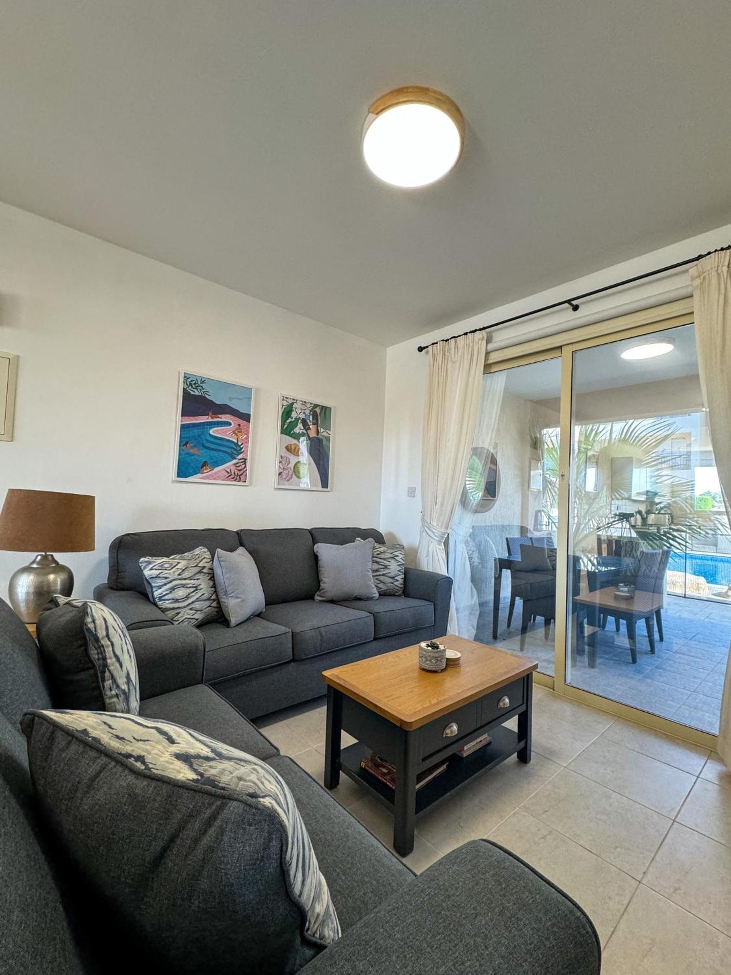 Royal-Seacrest Oasis, Pool-Side Apartamento Pafos Exterior foto