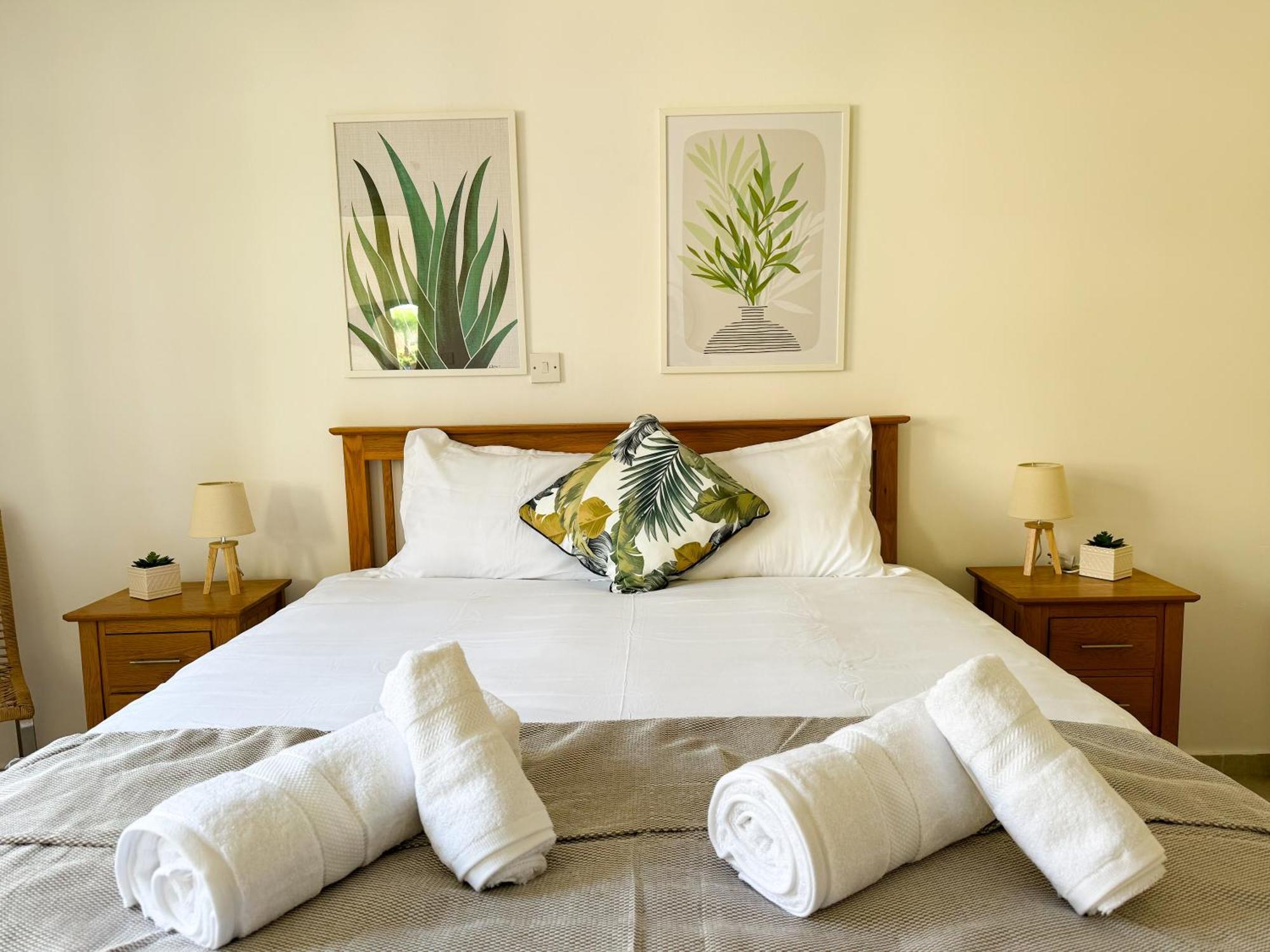 Royal-Seacrest Oasis, Pool-Side Apartamento Pafos Exterior foto
