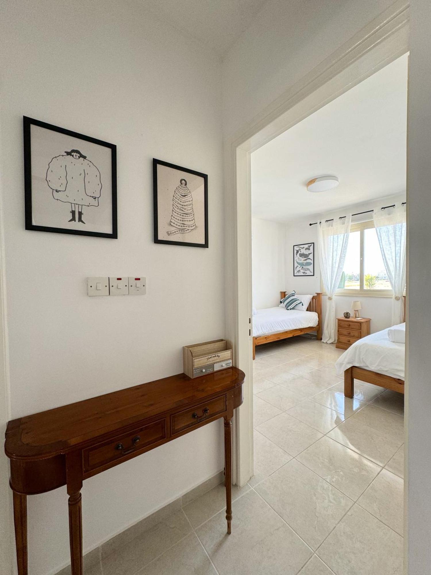 Royal-Seacrest Oasis, Pool-Side Apartamento Pafos Exterior foto