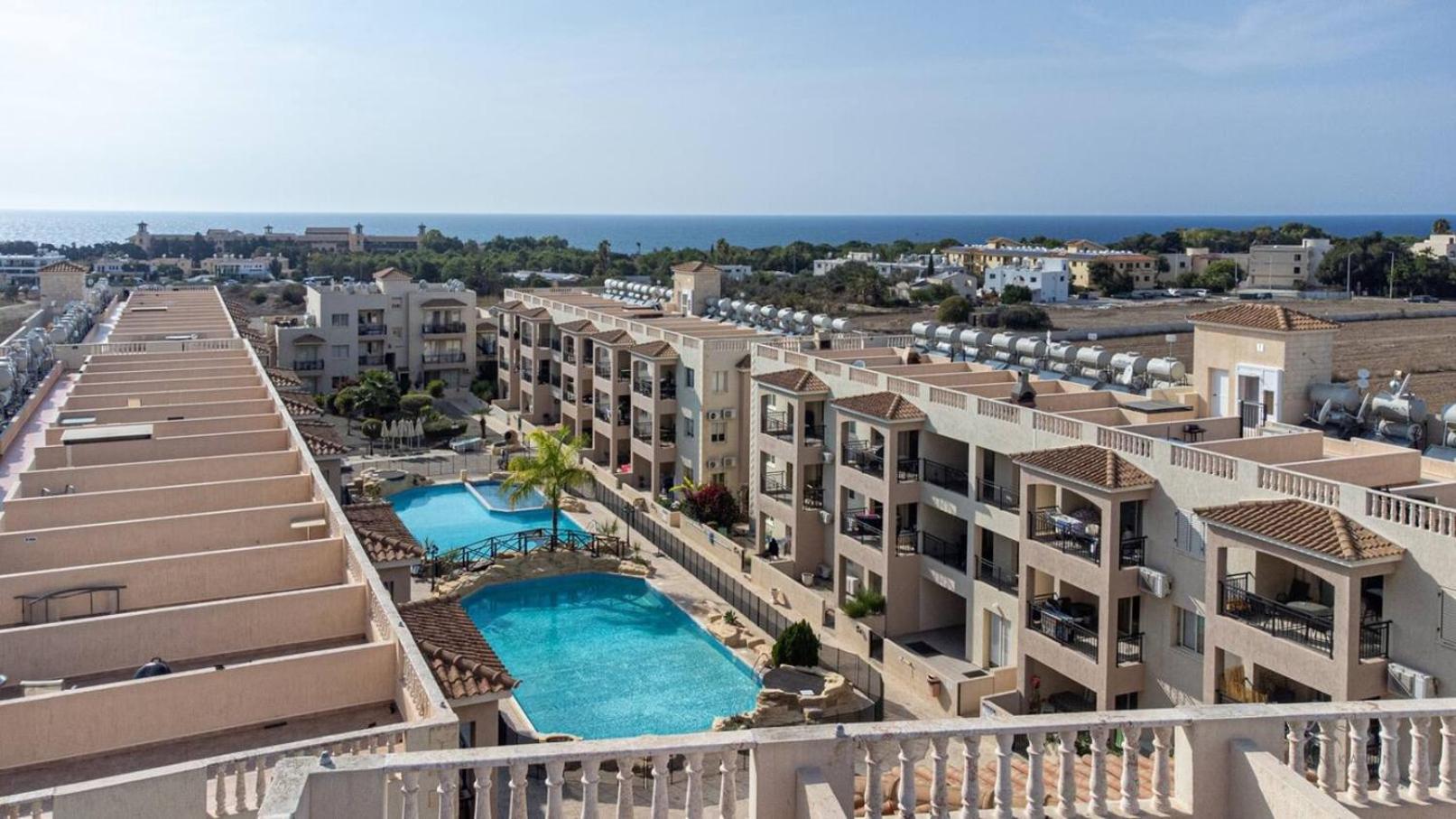Royal-Seacrest Oasis, Pool-Side Apartamento Pafos Exterior foto
